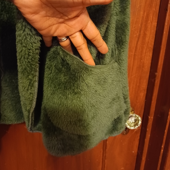 Fuzzy Vest Jacket - Picture 4 of 9